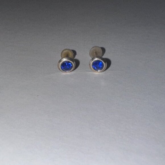 5 Mm Round Sapphire Blue Cz And Sterling Post Earrings - Picture 9 of 13